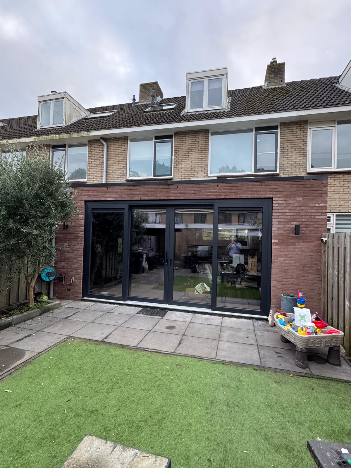 Verbouw Purmerend — uitbouw, kunststof kozijnen en nieuwe keuken